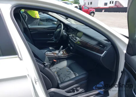 2013 BMW 528I xDrive z USA, uszkodzony, nr VIN WBAXH5C58DD113587